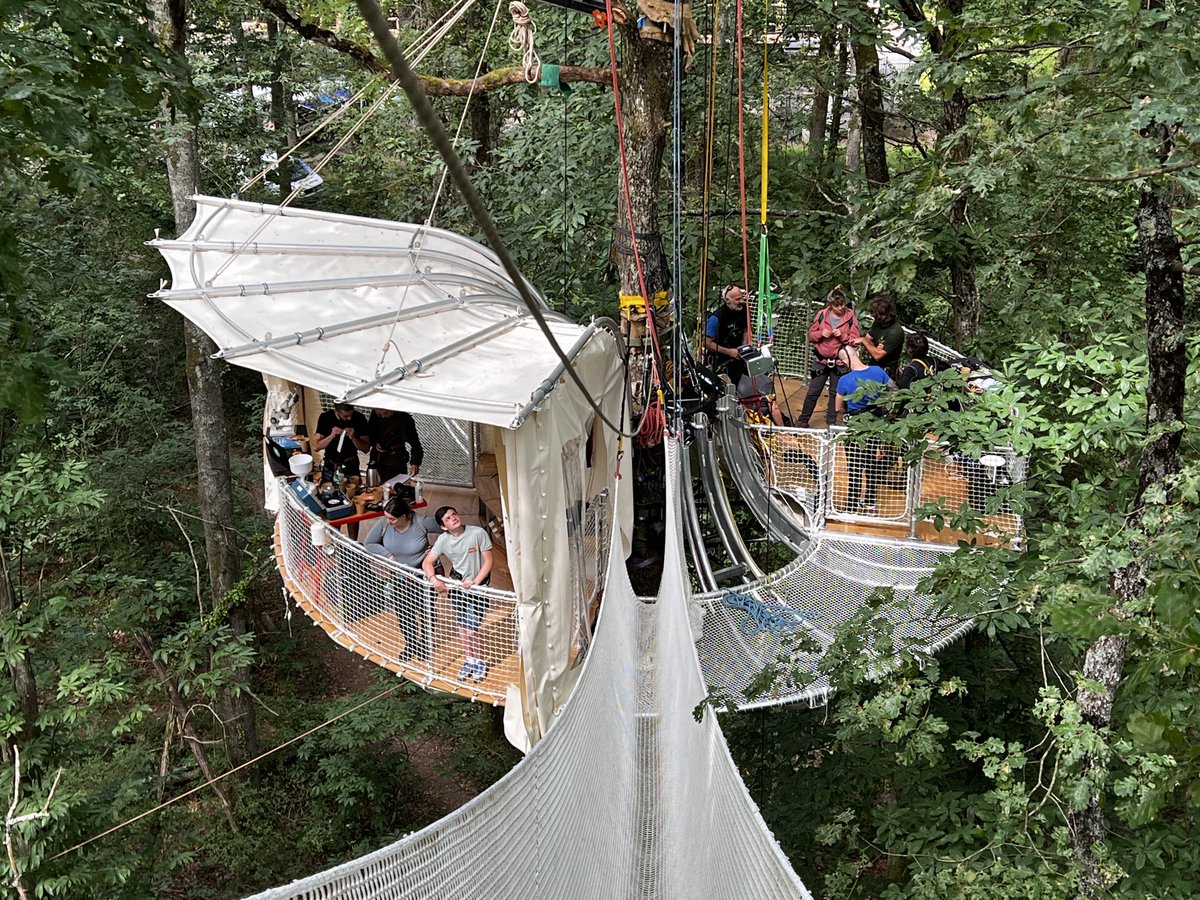 Prendre de la hauteur pour  comprendre le fonctionnement des forêts et de la biodiversité. Immersion au cœur de la Canopée pour ⁦<a href="/IRBI_Tours/">IRBI</a>⁩ et les scientifiques de ⁦<a href="/EntomoC/">EntomoCentre</a>⁩. Un projet ⁦@UnivTours⁩ financé par ⁦<a href="/RCValdeLoire/">Région Centre-Val de Loire</a>⁩ &amp; ⁦<a href="/sup_recherche/">Ministère Enseignement supérieur/Recherche/Espace</a>⁩