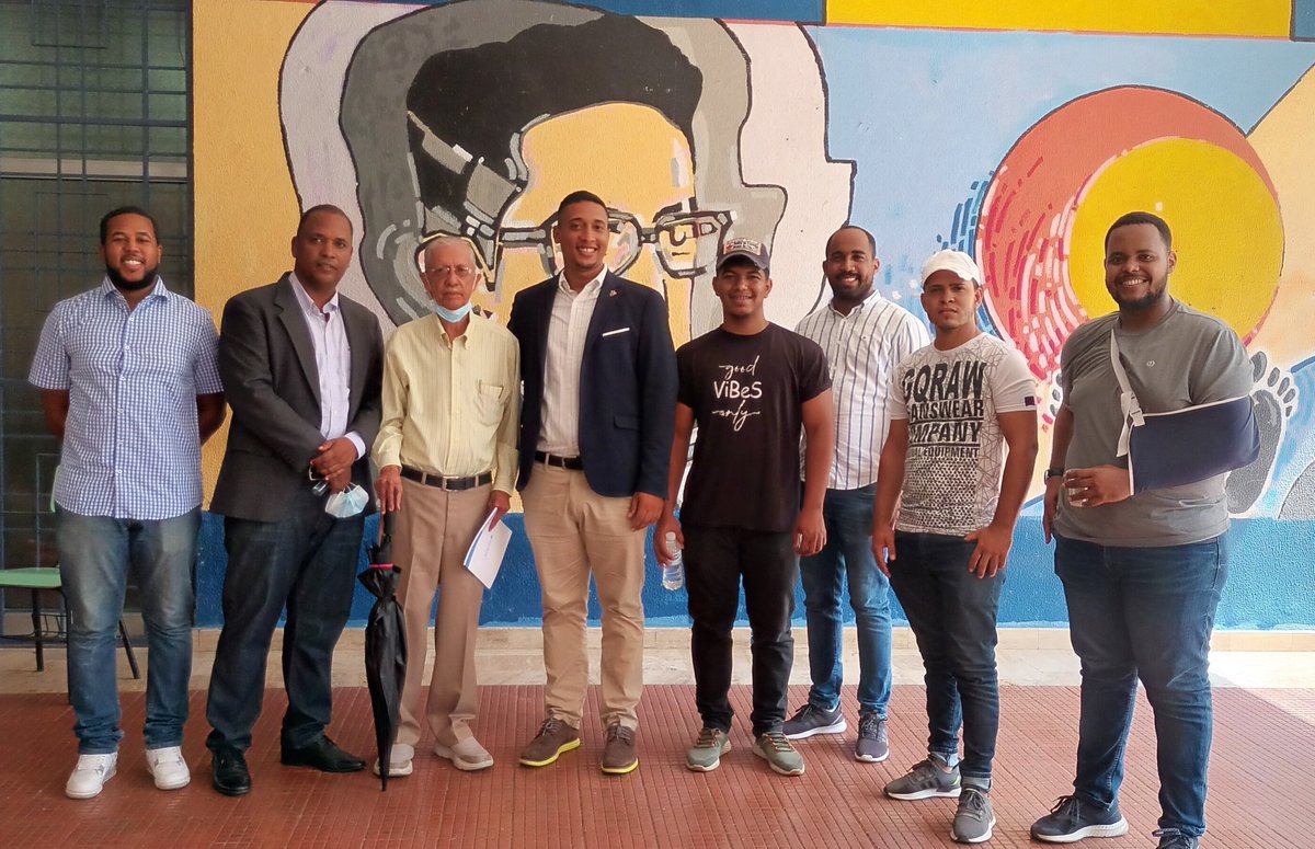 Stalinmartinezr's tweet photo. Con el Ing. Cayetano Rodríguez del Prado, quien fuera el secretario general del Movimiento Popular Dominicano en la guerra de abril de 1965, y pasado Decano de la Facultad de Ingenieria y Arquitectura. #FEFLAS6 #UASD @FeflasUASD https://t.co/uFP6awtweI
