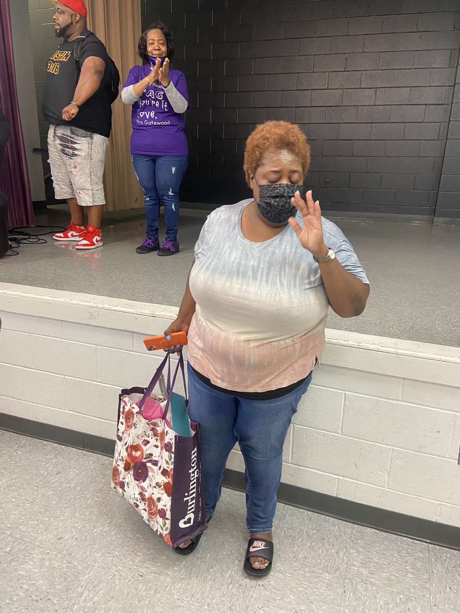 EaglesSouthwest's tweet photo. Ms. Dickerson your SLC family loves you. Supporting one of our fellow colleagues during a difficult time @FCPSchoolsTN https://t.co/xKG5wX6eEH