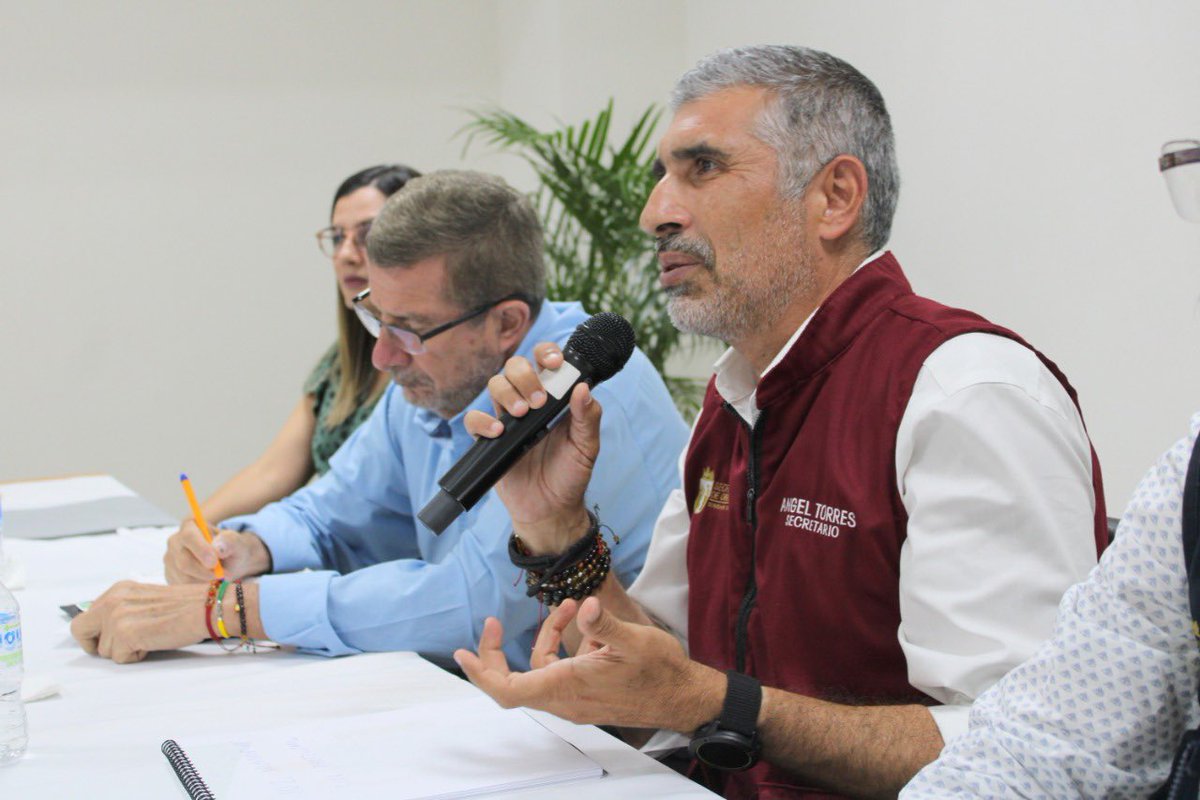 ContraPNoticias's tweet photo. @IapChiapas capacita a 1125 servidoras y servidores públicos municipales en el tema “Obra pública y generalidades”

https://t.co/XwWC85Npu2 https://t.co/gl7JEaRPK5