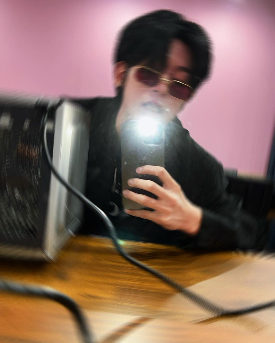 bignauightyboi's tweet photo. There won't be any spoilers, really. I promised myself to keep it a secret so that your curiosity will haunt you all day long. So stay tuned for the good news that will take you on my new journey. https://t.co/0nks2J4QbY