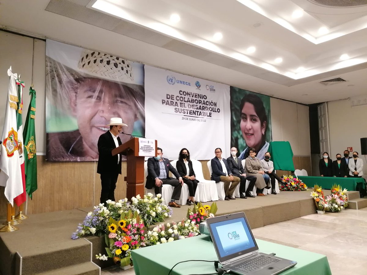 iconoclasta_mx's tweet photo. ✍🏼 “Firma del Convenio de Colaboración entre el Centro Internacional de Excelencia para la Administración Sostenible de Recursos ICE-SRM de la @UNECE y la organización “Unidos por el Campo de México A.C.” que lidera @ConEsequiel 

#LaTierraDondeDeseoVivir
#LlenosDeEntusiasmo https://t.co/G3YaTvvPEU