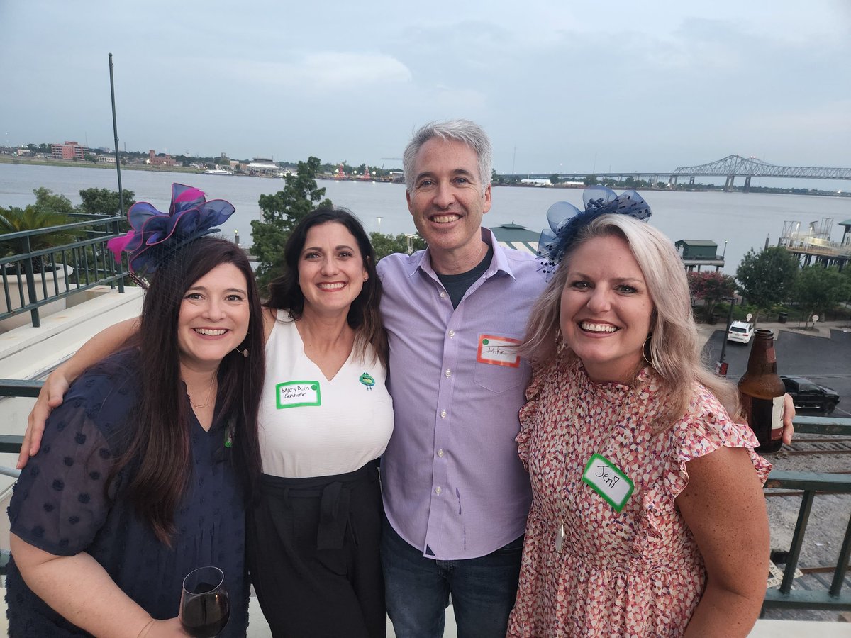 So many fangirl moments at #ISTE22 Had a blast with my sweet friends @Jenallee1 Got to meet @mtholfsen and @eTwinzEDU #Twinzallee 🤣