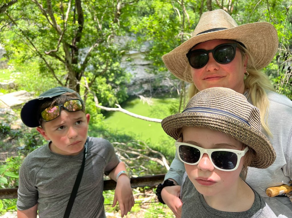 McCuskerLibrary's tweet image. Disfruta tu verano! Enjoy your summer!