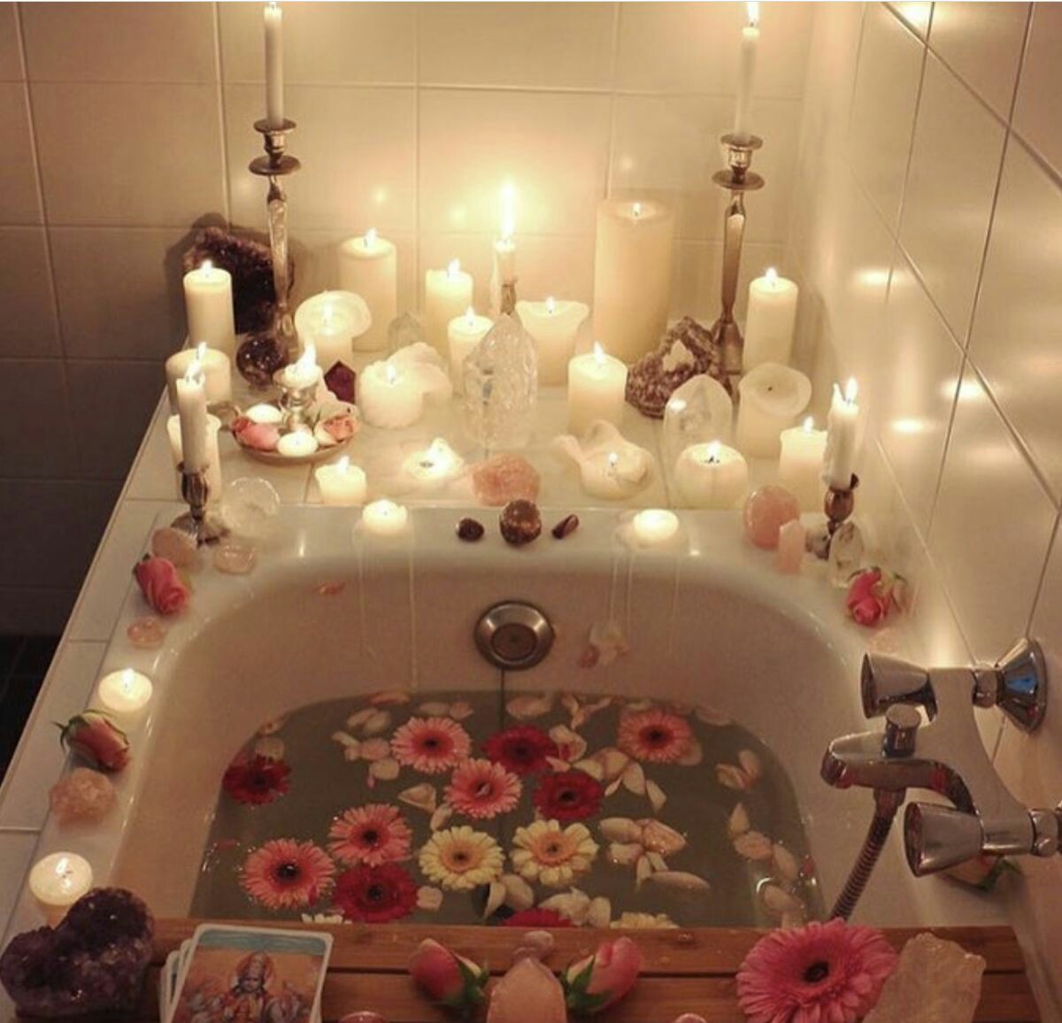 Catalin60041066's tweet photo. Which spiritual bath my lovelies
1,2,3?
#cottagecore #witchcore #spirtualbath https://t.co/55t3xsybsC
