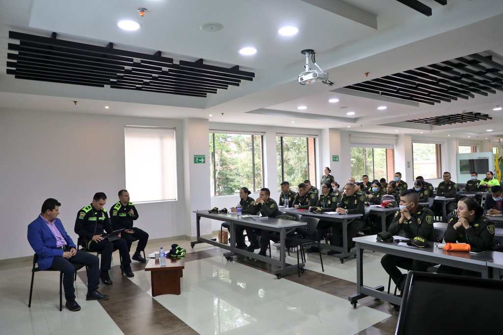 PosgradosPonal's tweet photo. #EnEsteMomento realizamos panel de expertos "En Materia de Estándares Policiales en el Fortalecimiento de la Profesionalización", desarrollado por estudiantes de la Maestría en Seguridad Pública #MASEP.
#EsUnHonorSerPolicía
#YoSoyESPOL https://t.co/hJyh2DMG6G