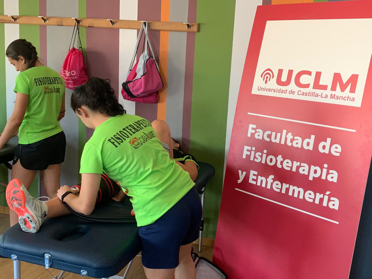 Fafeto_UCLM's tweet photo. Desde hoy y hasta el día 2 de julio se celebra la “Toledo Handball cup” con más de 1100 jugadores junior de toda España, y nuestros estudiantes de fisioterapia de @fafeto @uclm realizarán la asistencia de fisioterapia en las 7 sedes de juego a todos los jugadores que lo necesiten https://t.co/aWrQMzMBgz