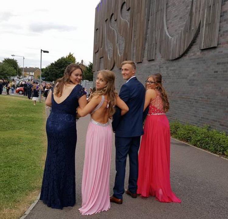 Becca_Porterxox's tweet photo. How was prom 5 years ago!💔🙈 https://t.co/MWZwaxIhrL