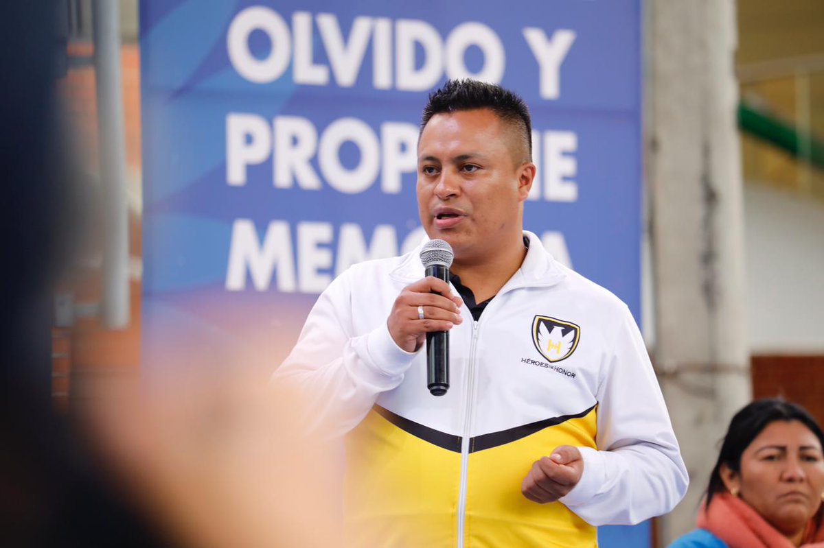 ComisionVerdadC's tweet photo. “Estos espacios nos permitieron conocernos y darnos cuenta de que somos loa mismos. Todos colombianos y también nos dimos cuenta de que tenemos que seguir luchando por la paz”: Nelson Ramírez, víctima del conflicto armado

#EnVivo 📽️👉🏽 https://t.co/Y5kxT1RrZX https://t.co/sc7siseAh9