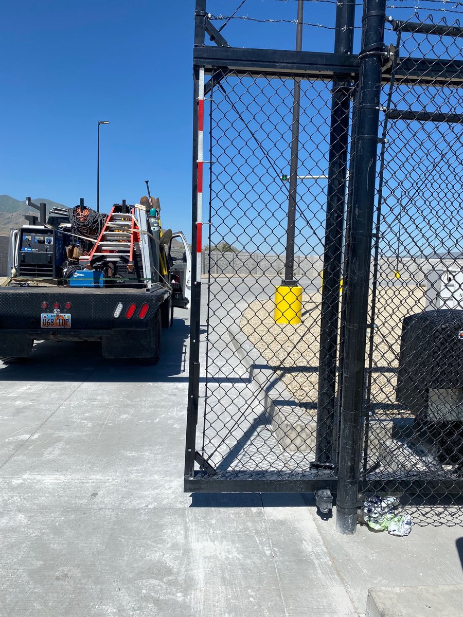 Need an Emergency Repair to your commercial gate? Call us for all your on-site gate repairs. #westernfenceco #gaterepair #fencerepair #commericalfence