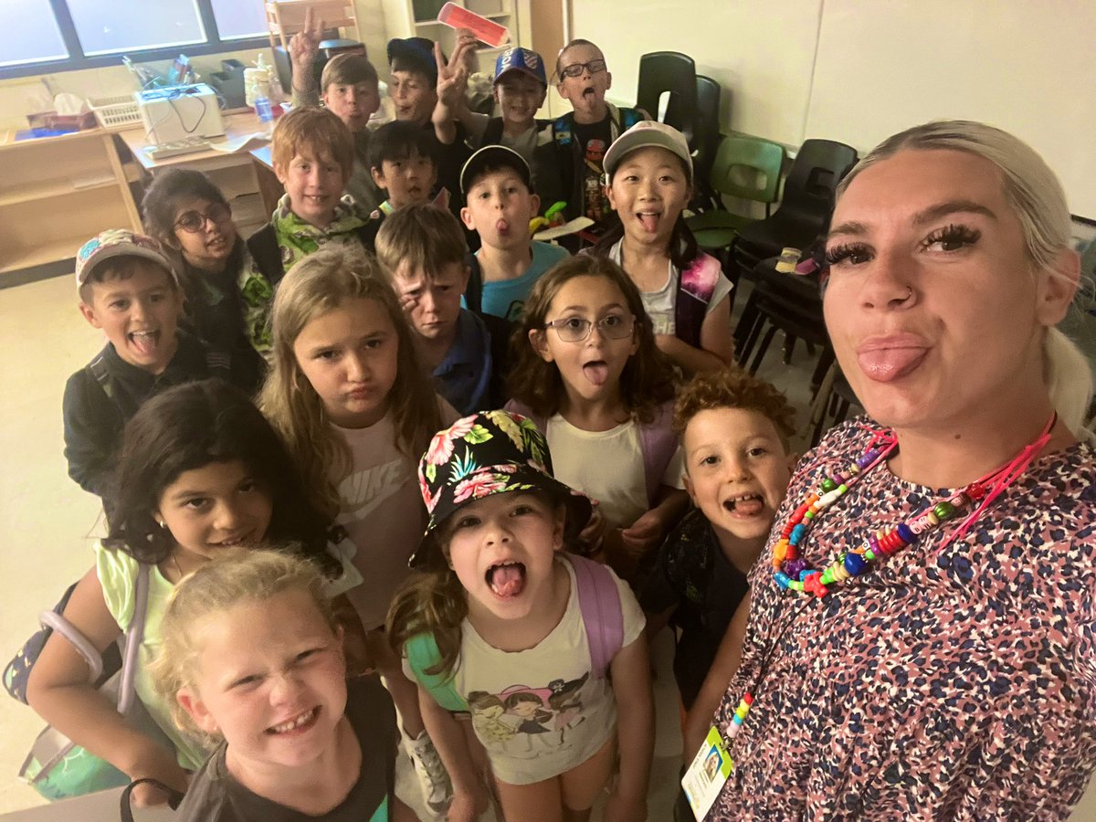 machado_ms's tweet image. Our last class picture 😩😩😩 Words cannot express how grateful I am to have been these amazing human beings’ teacher and to be a part of such a wonderful community. Thank you to the entire @StBrigidHCDSB community for a year that will ALWAYS have a special place in my heart ❤️