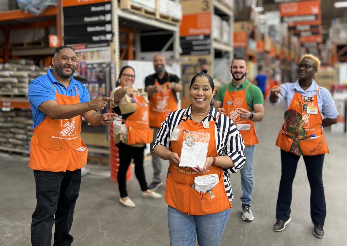 It’s been amazing to watch the growth of this Leader! Specialty Sup Maria @THD4150 is improving Standards and Behaviors while becoming savvy with her business acumen. I’m proud of you! Thank you for #LivingOurValues ⁦@PedroMal4150⁩ ⁦@kay897kong⁩