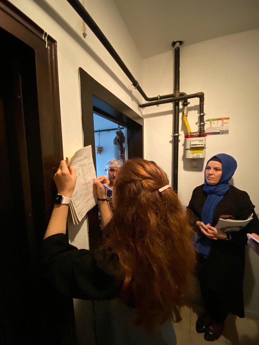 İl Kadın Kolları Başkanımız Meryem Sürmen ve İlçe Koordinatörünün katılımları ile Ortahisar İlçe Kadın Kolları Başkanı Nahide Cihan ve Teşkilatı tarafından hayata geçirilen 'Sokak Sokak Ortahisar' programını bugün Gülbaharhatun Mahallesinde gerçekleştirdiler.