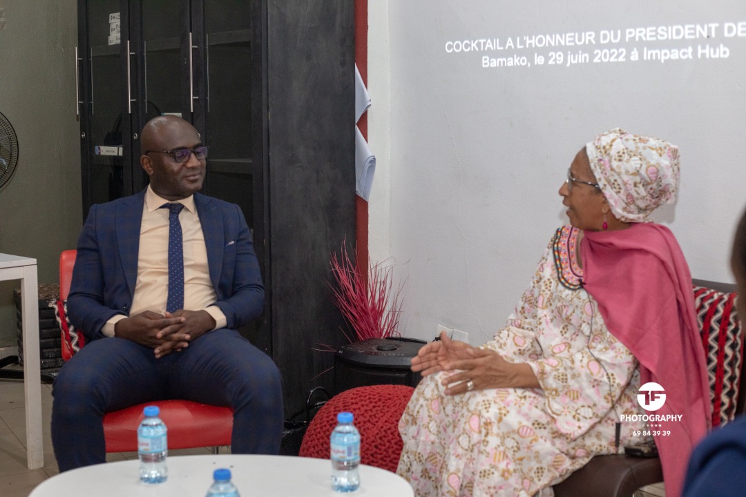 OJEP9's tweet photo. Mme le Ministre de la Fonction Publique, du Travail et du Dialogue Social nous a fait l'honneur de participer cet après-midi au cocktail offert en l'honneur de notre Président par les jeunes patrons suite à mon élection à la tête du réseau des jeunes patrons du sahel. https://t.co/OtHTBZoasO