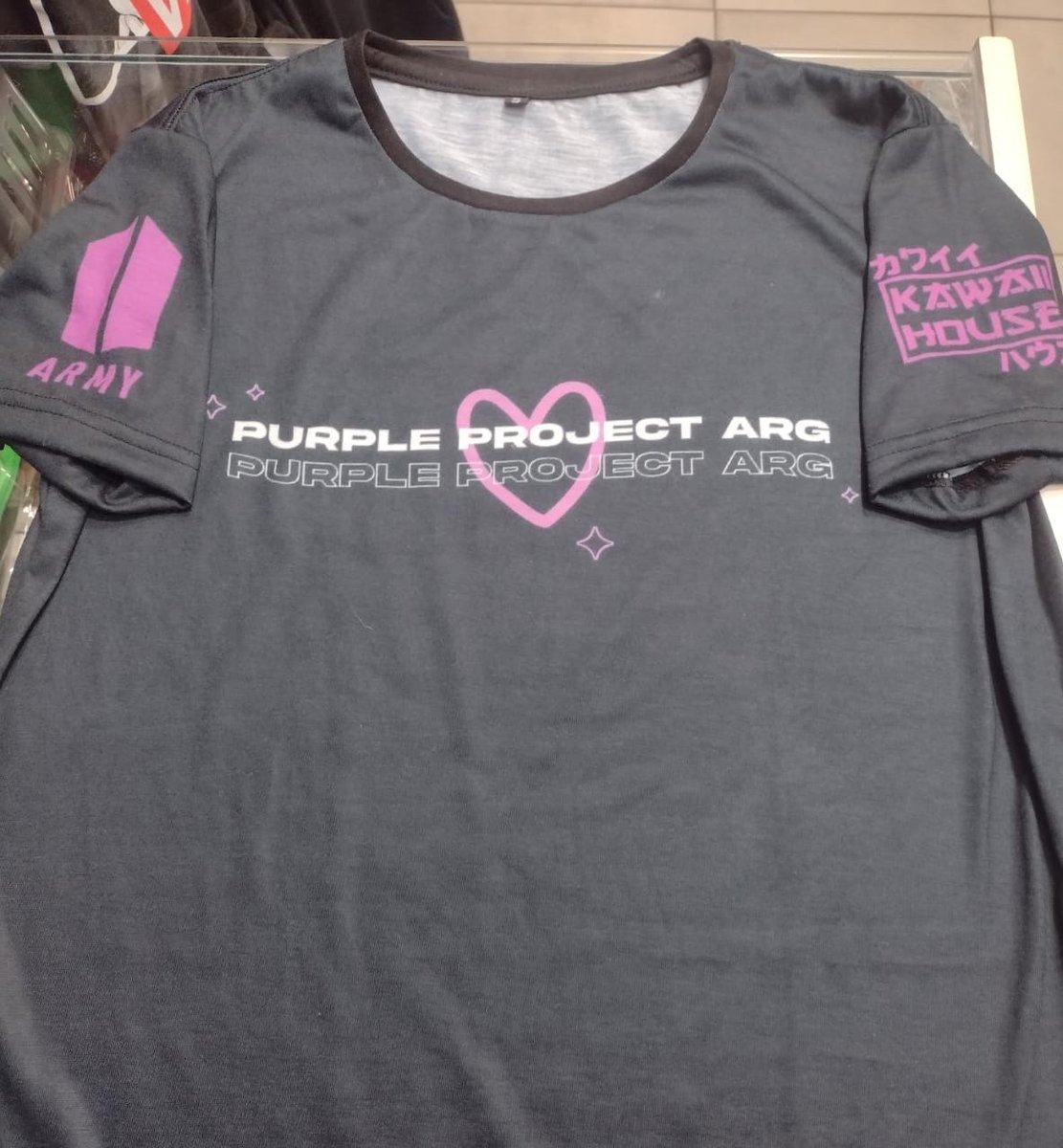 purpleprojectAr's tweet photo. Hace un tiempo las Armys de #PurpleProyectArg decidimos hacernos nuestra propia remera y ya están están nuestra manos 💜🥳 gracias a nuestros amigos de KawaiiHouse Anime y Kpop por cofeccionar las remeras + https://t.co/UKV9kZrP7Q https://t.co/0q7F4quE9V