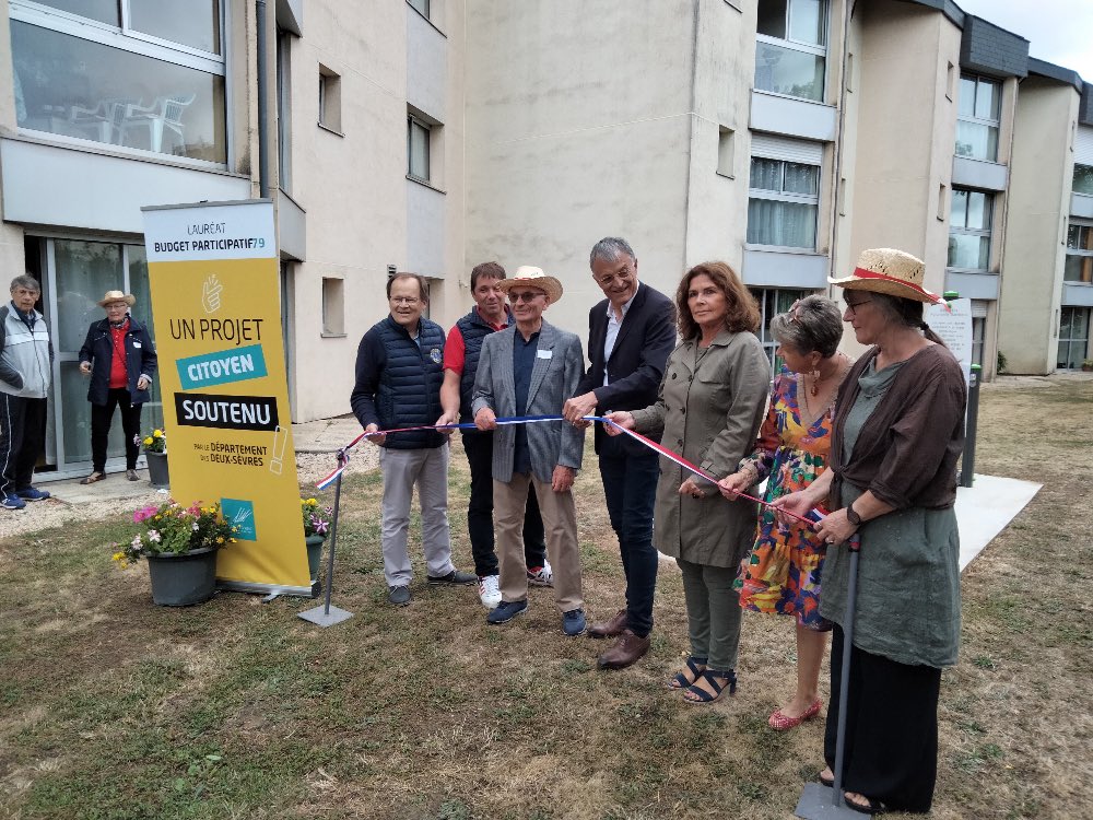 100_deux's tweet photo. 🟢 Inauguration du parcours santé adapté à la résidence Gambetta à Thouars https://t.co/UCl8LjbO0o
