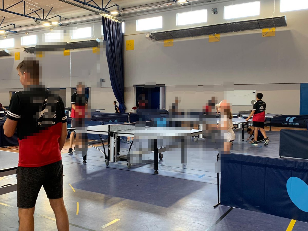 IEN_GexSud's tweet photo. Toutes les classes de cycle 3 des écoles Calas, Florian et Jean de la Fontaine réunies pour une journée "Premiers pas pongiste". Une belle journée sportive ! 👏👏 https://t.co/T8l2gJng18