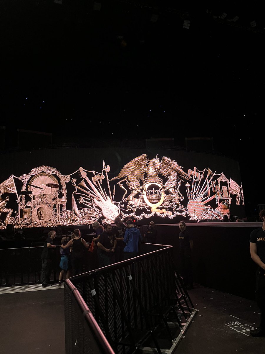 10 years ago I saw you live for the first time. Kyiv 2012. I was one of 500 thousand people and the whole experience took my breath away. Fast forward to yesterday, Zurich. My 6th QAL show, 5th front row. Different me, different times. Same love for you 👑❤️