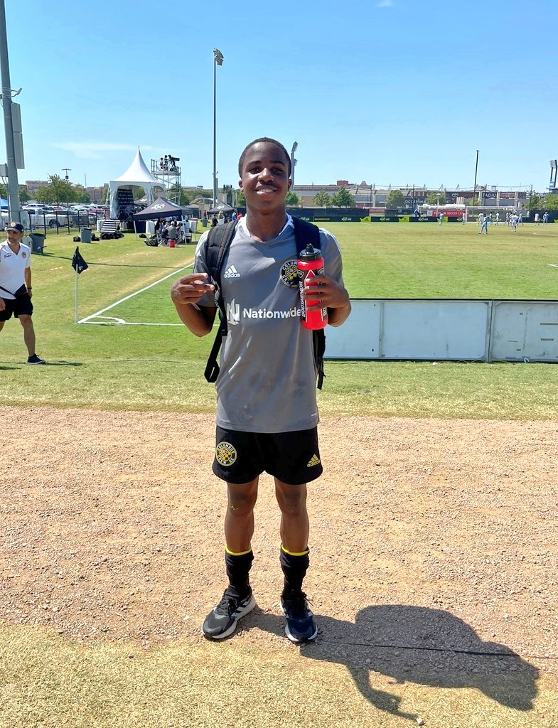 RJRay_Official's tweet photo. Lil bro @RamTheBaller is 🥶. On to the Semis with @CrewAcademy96 17s 💛🖤 https://t.co/mwE8LbMWtw