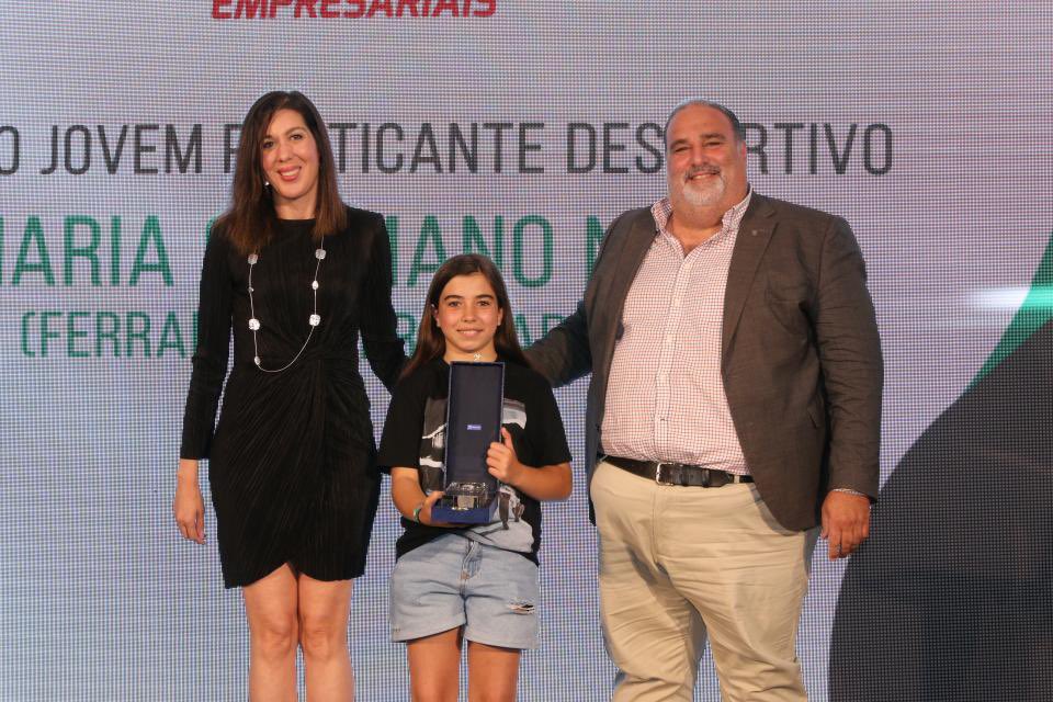 Patrocina1Depor's tweet image. ‘Prémio Jovem praticante desportivo’ para @MariaGermanoNet. 

Aspirante a llegar a Fórmula 1, ahora está en la Ferrari Driver Academy y ganó el 'FIA Girls on Track – Rising Stars', entre otros. 
______
@AlimentosdeExtr