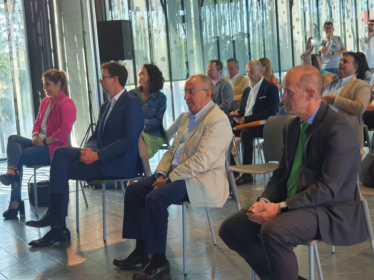 Valladolid_Gob's tweet photo. El subdelegado del @Valladolid_Gob, @eavillazan, ha asistido al #ForoENCLibera, organizado por @nortecastilla. 
Se ha desarrollado una mesa redonda donde se ha debatido de la gestión de los residuos y la basuraleza.
@ecoembes @SEO_BirdLife @chd_duero @usal @jcyl https://t.co/scxoYmPPfJ