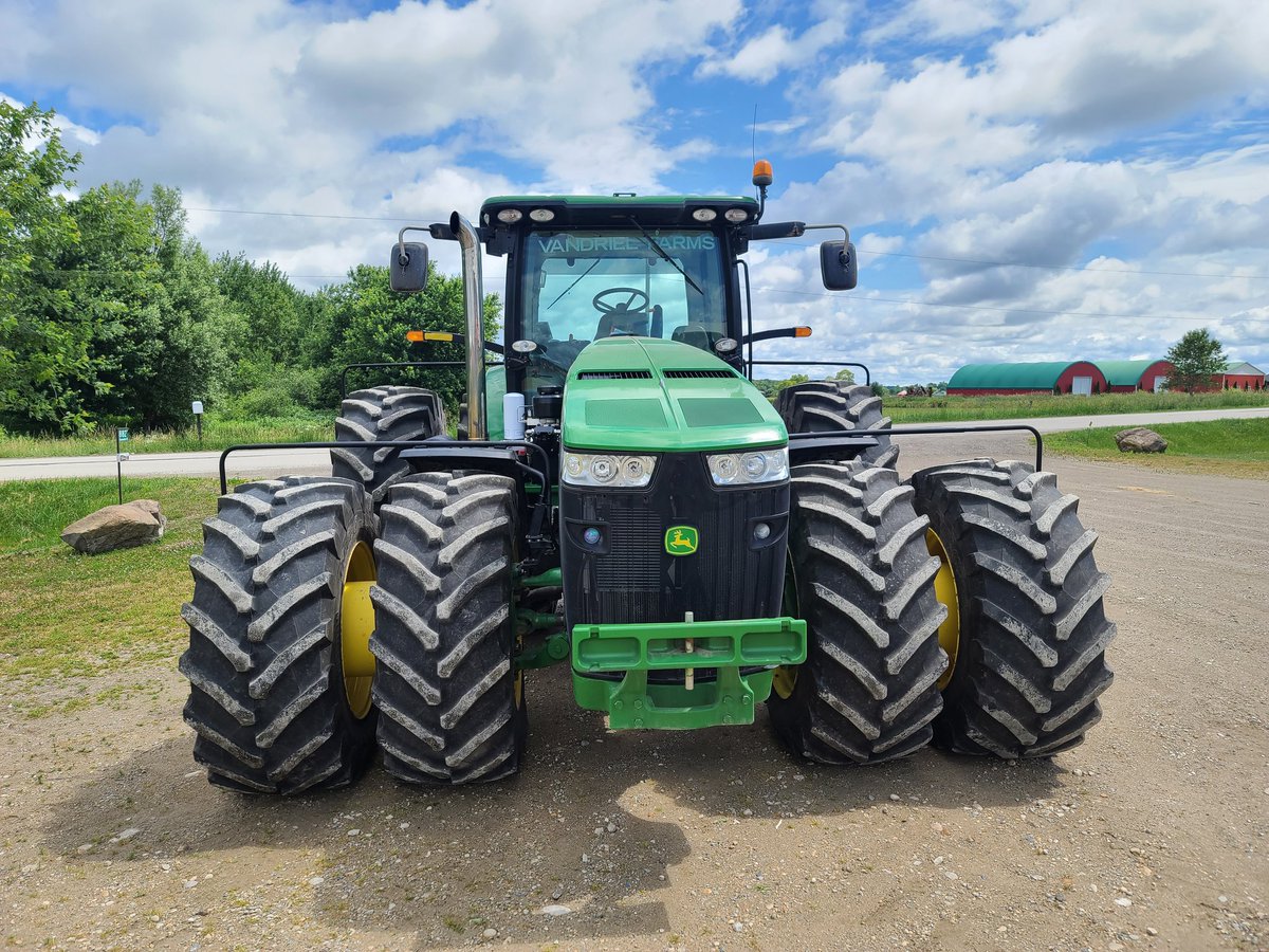 AgriBrink's tweet photo. Got this nice @JohnDeere 8285R for @6921hogs all set up with our #tirepressureadjustment to #reducecompaction
45 seconds to deflate, 135 seconds to inflate. Pressure set to 23psi for the road and 8psi for the field. https://t.co/ouWRCWgpAk