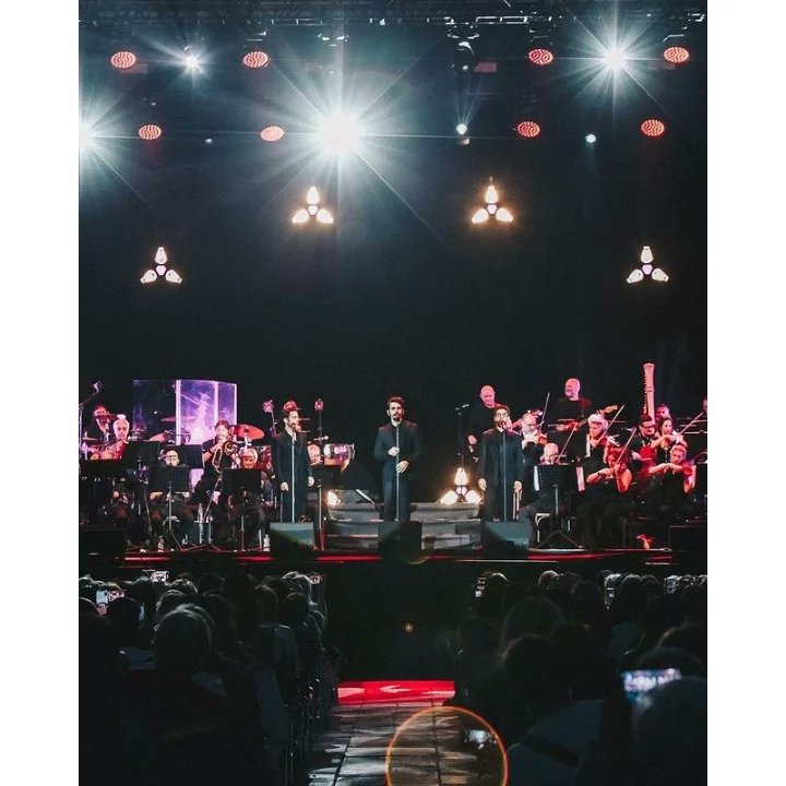 AdoptadaBarone's tweet photo. ferrarasummerfestival: #ilvolomusic sta deliziando piazza Trento Trieste: emozioni canore per oltre 3000 persone 🎤😍
#fsf22 #ferrarasummerfestival #ilvolo #music https://t.co/xxW8tVwvZ7