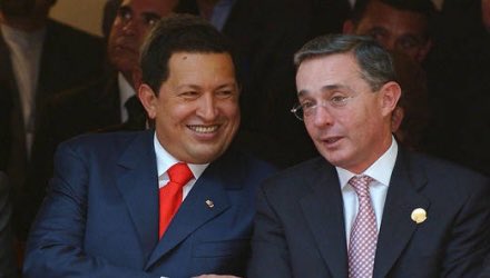 RKRAMOS2's tweet image. Sigan pensando que el que quiere convertir a Colombia en otra Venezuela es nuestro electo presidente…😂😂🤣🤣 ya hace rato nos convirtieron,ahora toca es arreglar este 💩💩💩💩💩espeso que dejo la era Uribe-Duque y compañia.