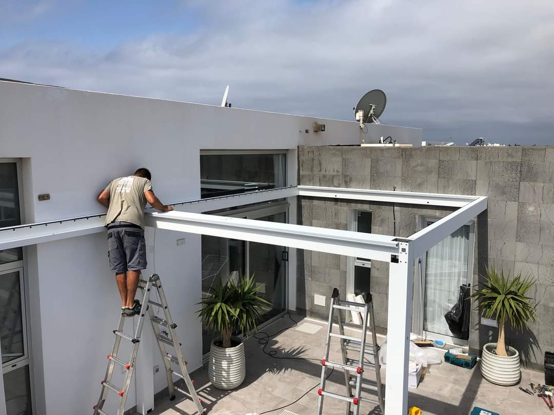 persymarsl's tweet photo. 2 #pergolas #bioclimaticas by @saxun_solar instaladas en #lanzarote!
Queremos dar las gracias a nuestro #equipo técnico que ha conseguido instalar las dos en meno de un día de trabajo!
#profesionalidad #calidad #rapidez!! https://t.co/sCBAc3kxXf