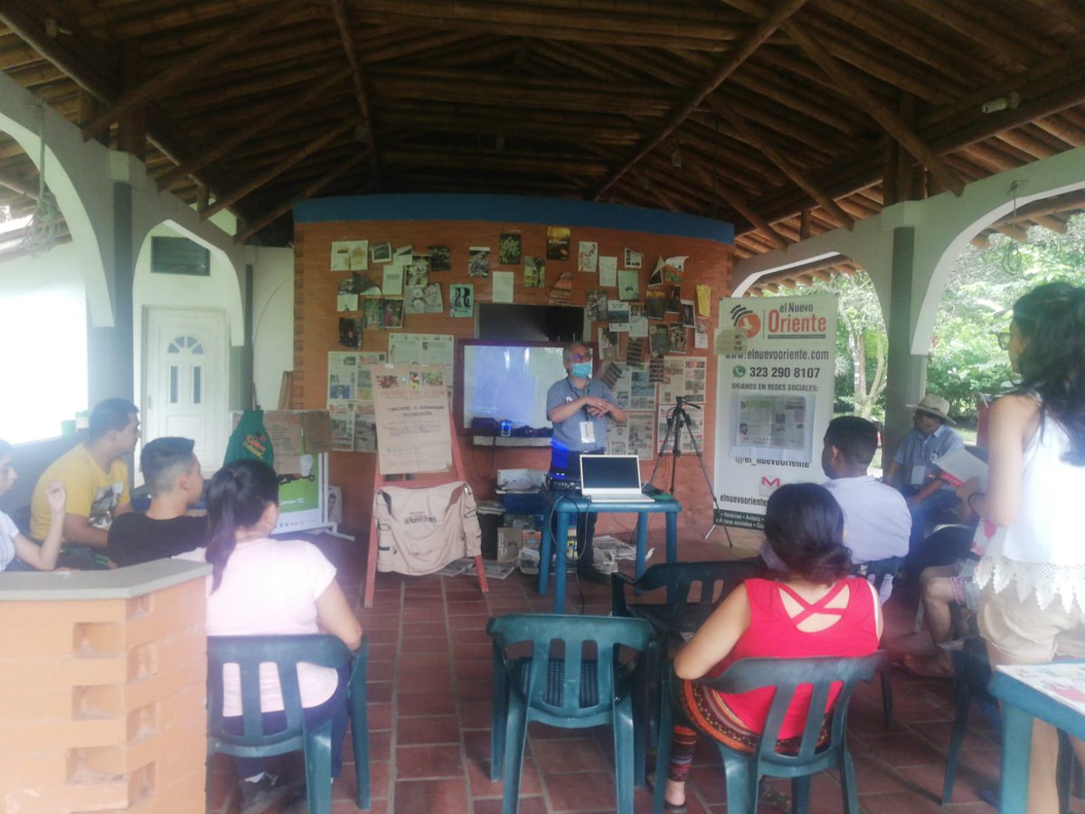 ZULMALORENADUR1's tweet photo. Proyecto AgroComunitic en acción! Comenzamos los campamentos juveniles, formando a los primeros 40 estudiantes Casanareños en comunicación de CTeI 💪👏 @ElOIRdelaRegion @julialbaangelo @unadzao @UNAD_YOPAL @ABCcolombia @ElNuevoOriente @SuVersionY @Unitropico https://t.co/Dl2mh4gSYl