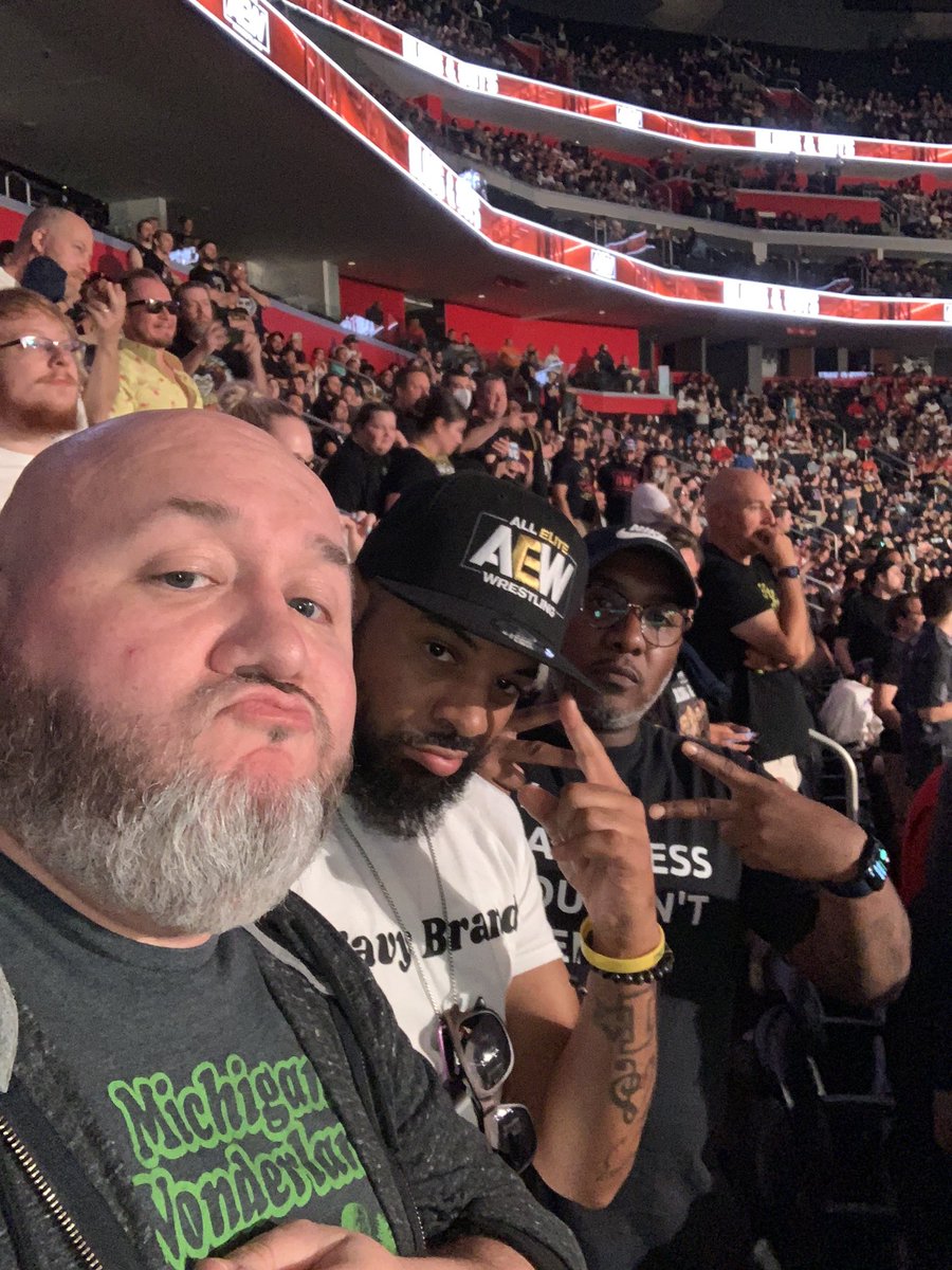 WNAPodcast's tweet image. The lads. #BeenTooDamnLong

@CliffDoesItAll @ThatRobbGuy @KetchP