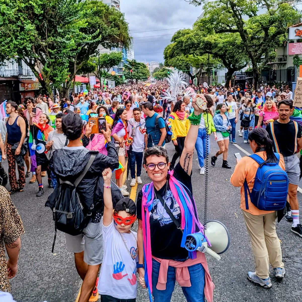 CasaRara2's tweet photo. Por quienes vienen.

#CasaRara #SomosFamilia #Pride https://t.co/3UtXixETi6