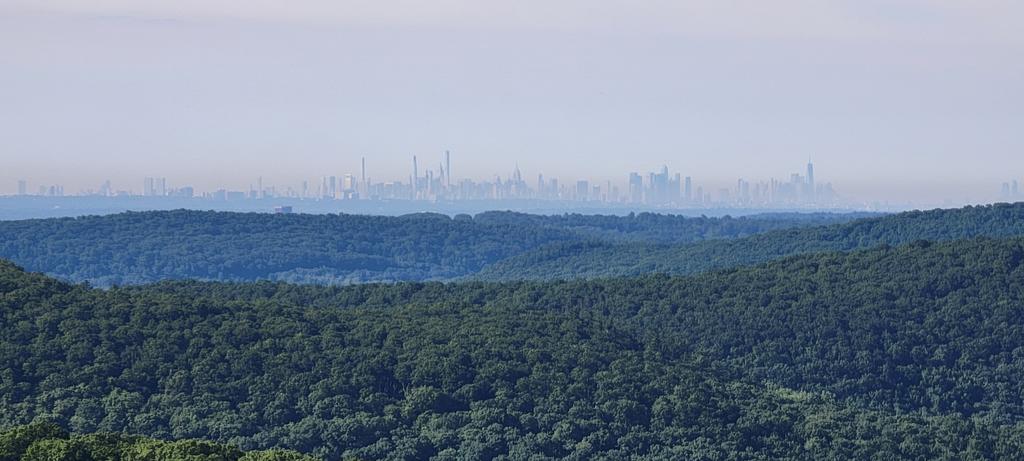 LiamHikes's tweet photo. New York, New York. What a treat it has been to be in this state. The climbs are tough, but the reward is immense. Harriman State Park is an absolute must-see, and Bear Mountain is the beautiful home of the first stretch of Appalachian Trail ever built. https://t.co/AAVJ0ygHfJ