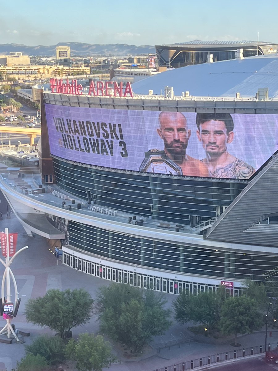 SportsMediaPass's tweet photo. Sports Media Pass correspondent @FoggysPal is in Vegas for International Fight Week and UFC 276. Stay tuned for updates…. https://t.co/Md4SMs8z8H
