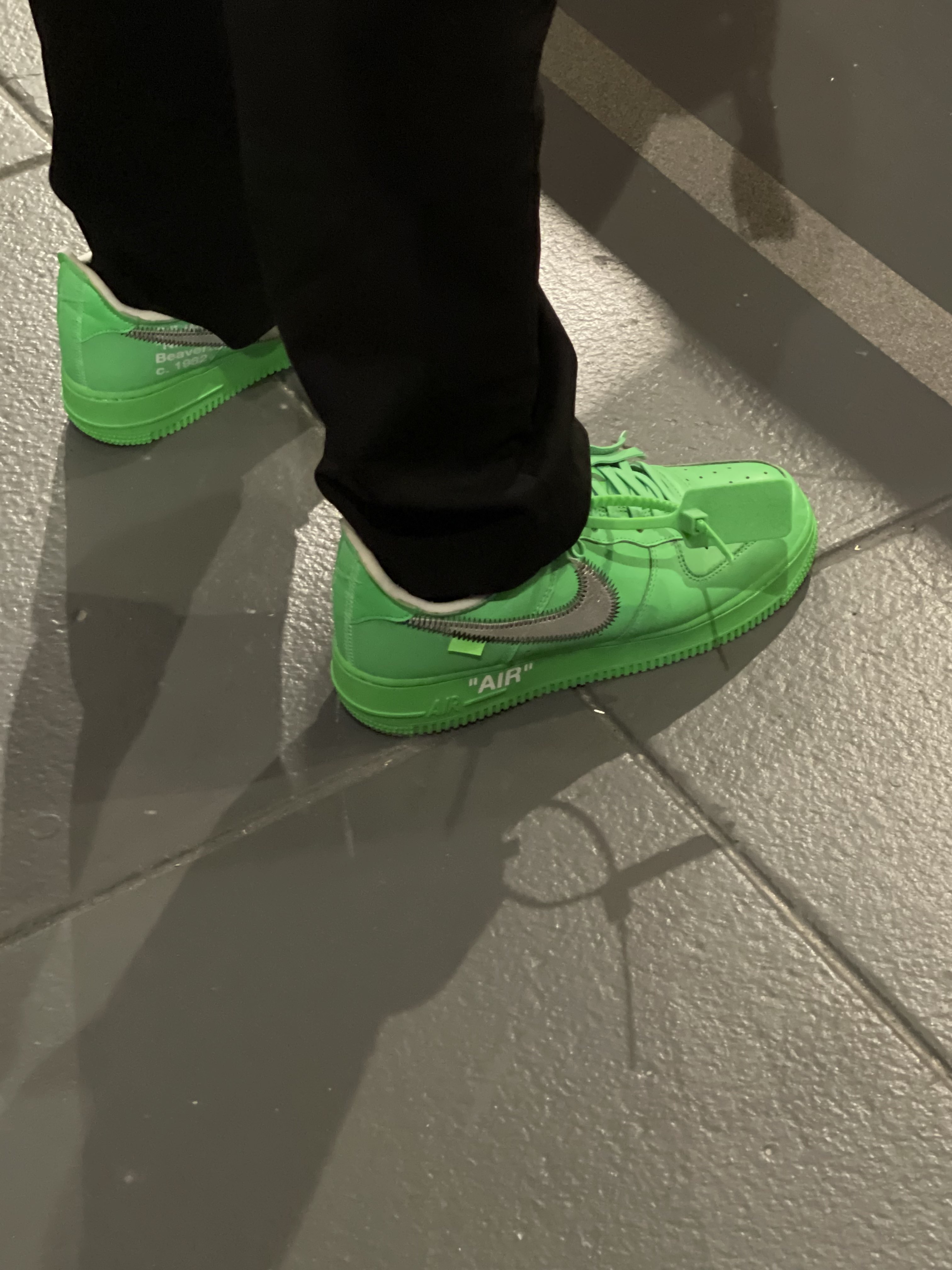 How to style Off White Nike Air Force 1 Green Spark ( On foot +