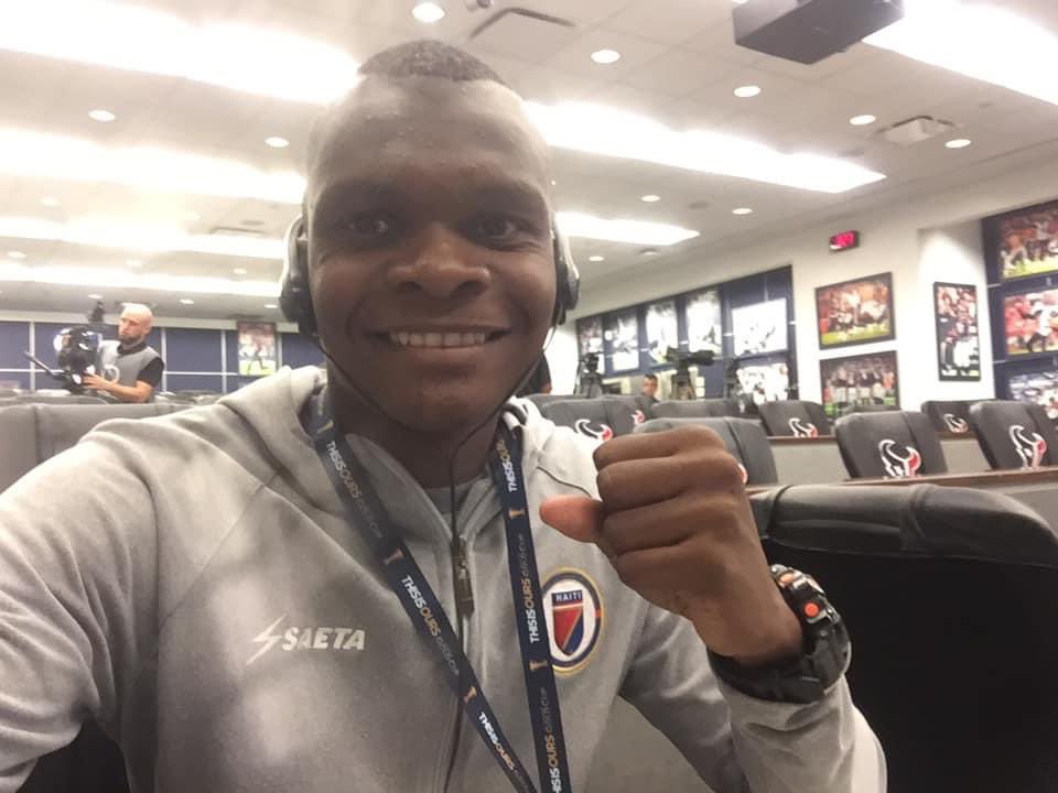 Caleb_Jephte's tweet photo. Gold Cup 2019 : Ayiti 🆚 Kanada, youn nan pi bèl moman m viv antanke jounalis. #Emosyon #Fyète
Yon match ki rete grave nan memwa nou kòm fanatik Seleksyon Nasyonal la. ❤️🇭🇹 https://t.co/kH21KjP4Sr