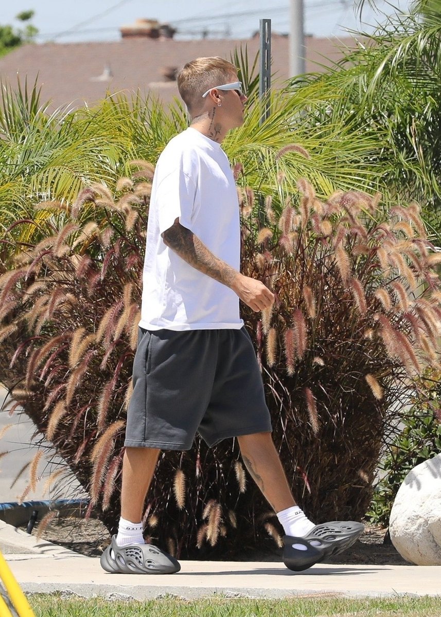 JEHLANl's tweet photo. JUSTIN BIEBER!!! EVERYBODY GET UP https://t.co/NuPxNh6x4K