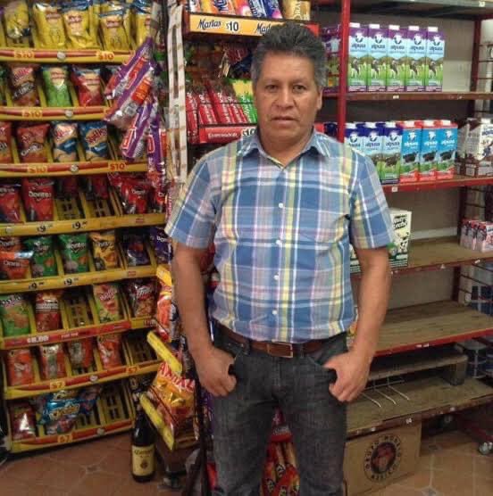 GodyMemes's tweet photo. No mamen banda, por el póster pensé que El Señor de la Tienda era el canibal de Atizapán https://t.co/qkl2xH7POm