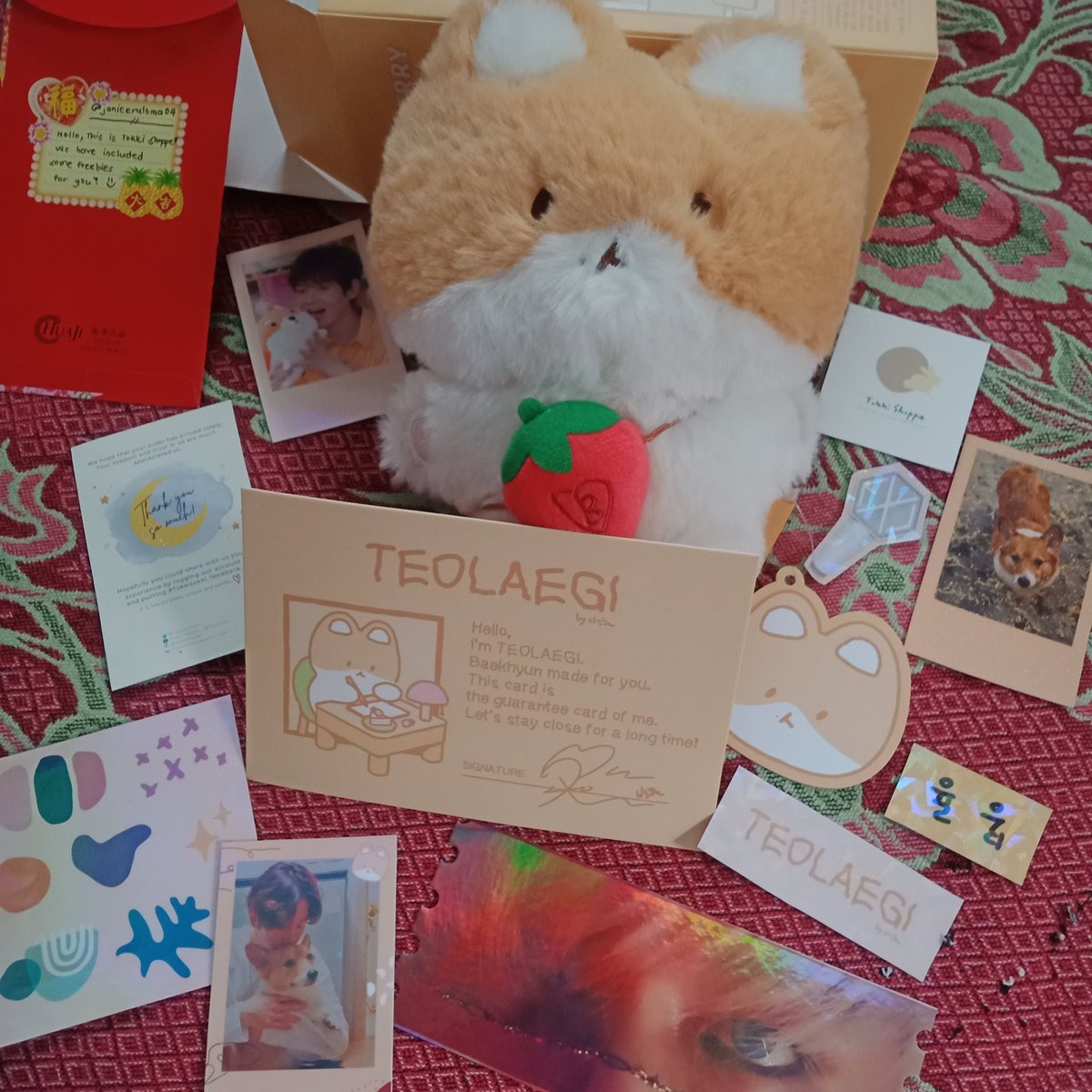 janiceruloma04's tweet photo. Thank you sooooo much @tokkishoppe. Finallyyy... Dumating na yung baby ko🥺🥺😭. Thank you din sa freebies. Nakakatuwa kasi secured talaga yung parcel, ang daming bubble wrap😆 ang kyut. Thank you talaga. First official merch koooo😭
#Tokkitokkiupdate
#EXO
#Baekhyun https://t.co/HH6eIFA34k