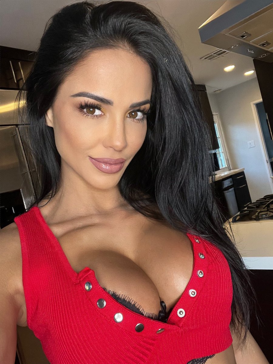 Chica de Calendario on Twitter: "La bella sensualidad de Melissa Riso 🤳😍🍒👌"