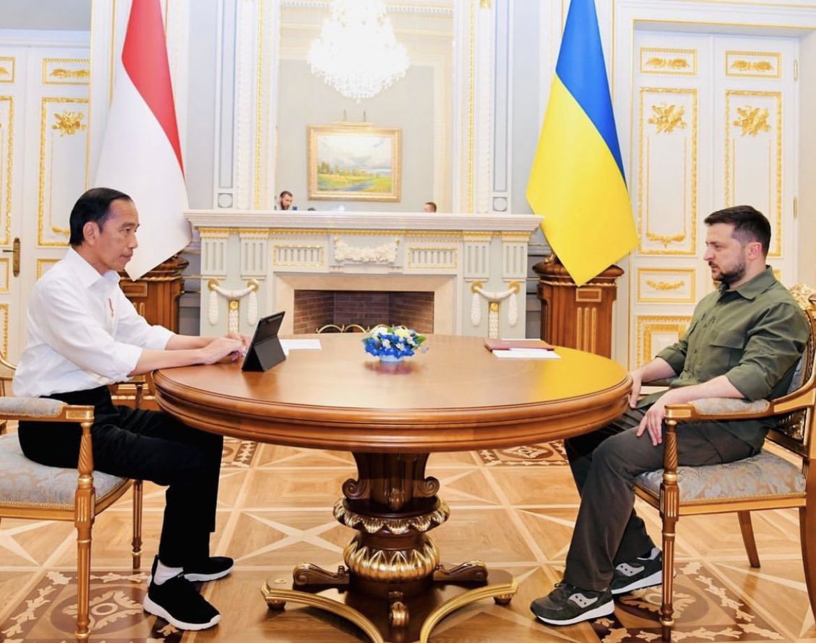 Semoga Pak Presiden <a href="/jokowi/">Joko Widodo</a> berhasi menjalankan missi perdamaian Rusia Ukraina