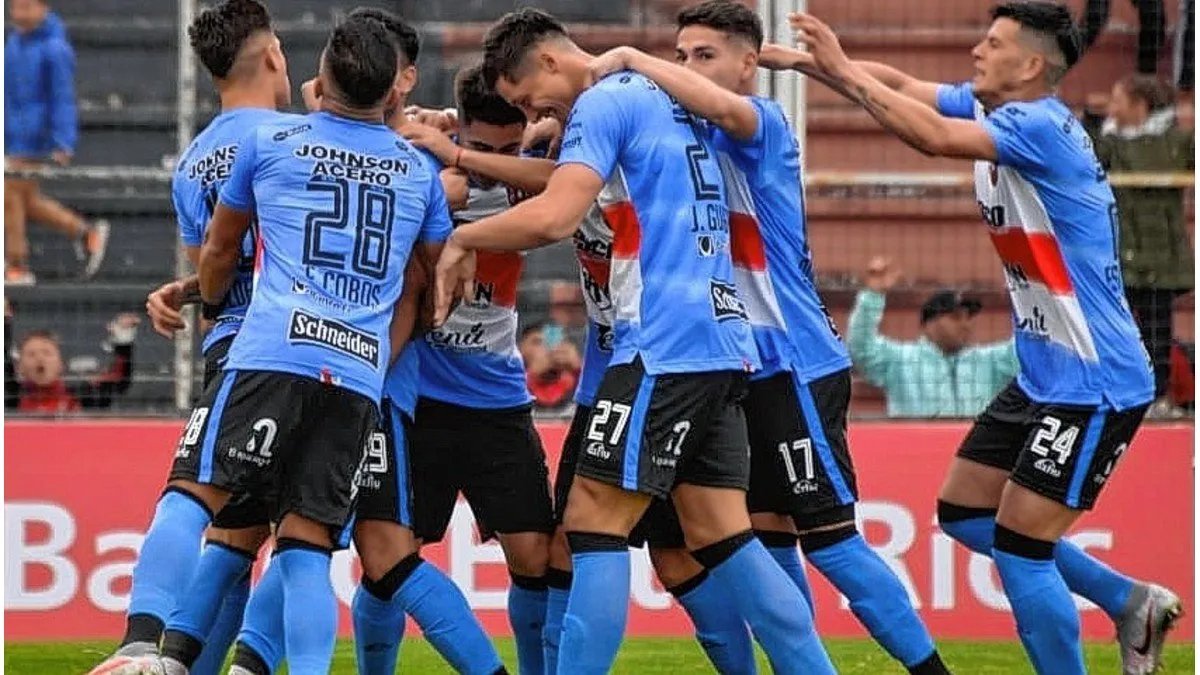 StatsFA's tweet photo. Jonas Acevedo marca ante Independiente por Liga Profesional🏆su 1er gol en Patronato🔴⚫️en 4PJ en el club

Suma 3 goles en Primera:

Huracan [2]
Patronato [1] https://t.co/7x4DtRo2Gt