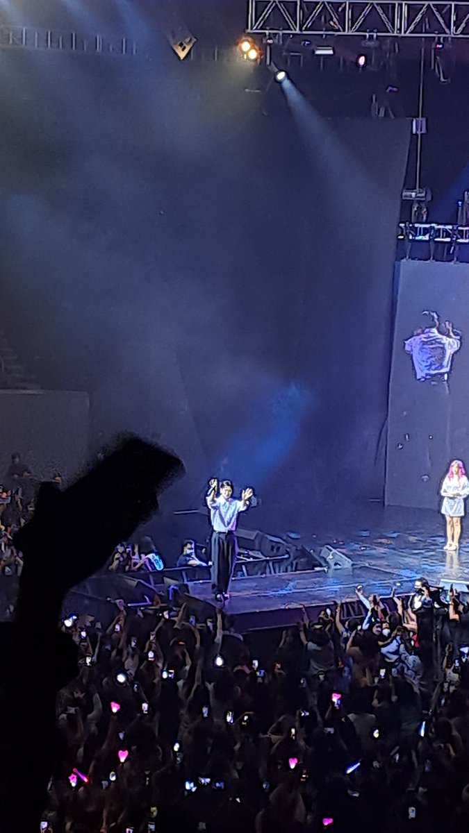 xiueetener's tweet photo. ROWOON IN MANILA 💗

after 2 and a half years NAKAPASOK NA RIN NG MOA ARENA and rowoon being my first pandemic fanmeeting is such a great experience 🥺 #GlobeRoWoon #KmmunityRoWoon @KmmunityPH (1/4) https://t.co/8ajeWWGfa9