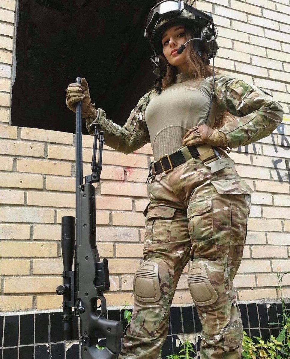 foreign2222's tweet image. Me doing me🖤