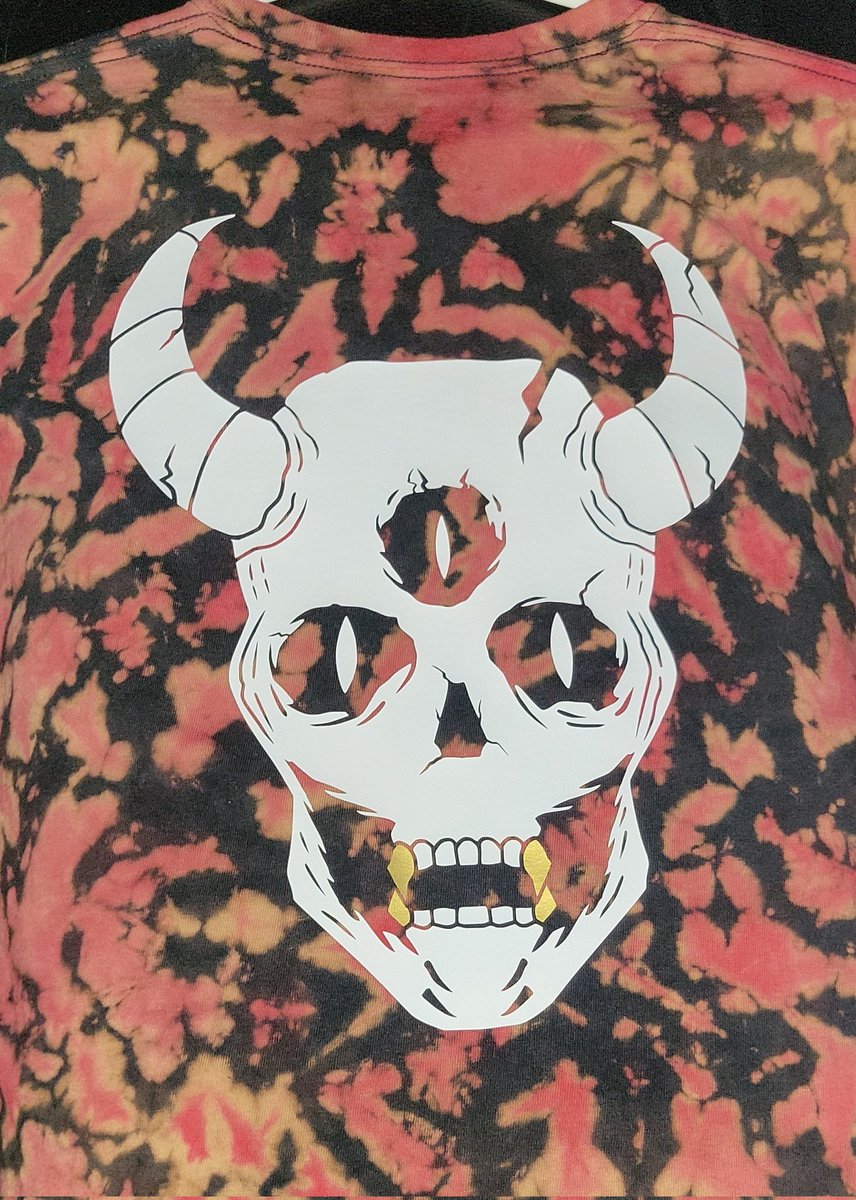 Alextho_'s tweet photo. @Eptic tried to get this shirt to you when you did the flesh and blood tour. Gave it an extra design on the back and gonna try again in HTX, also gonna get mine signed! https://t.co/mYUpyBWJTG