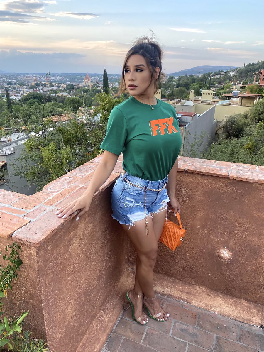 Grustler_MT's tweet photo. 🍊🥂🇲🇽 #FavorForeverKlothing https://t.co/UGOtgbPIP5
