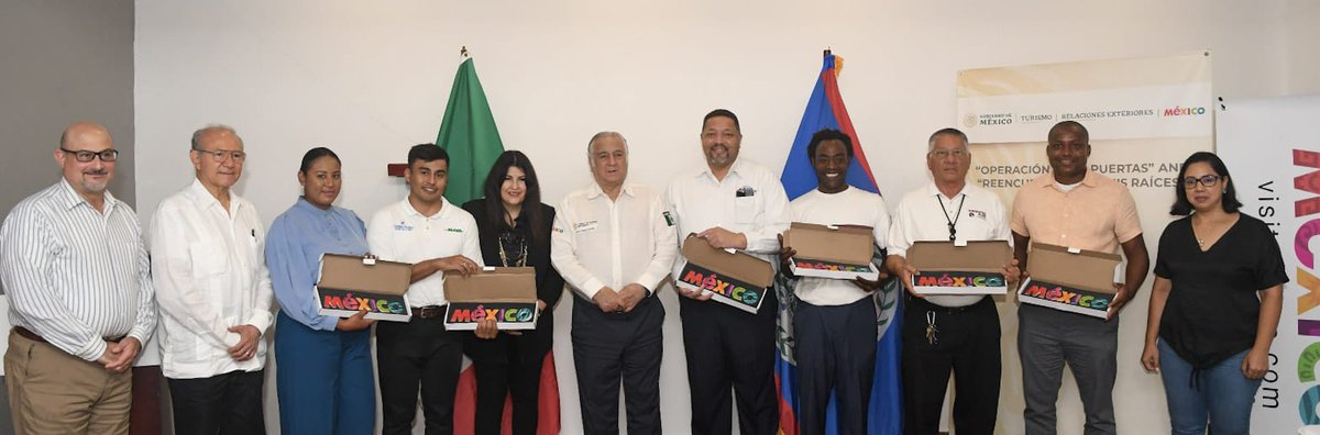 SedeturQROO's tweet photo. En el marco de la gira de trabajo Toca Puertas de @SECTUR_mx en #Belice, participamos en la reunión sobre la reactivación de la conectividad aérea con los directivos de las aerolíneas de la #MayaIslandAir, #TropicAir, #CivilAviation y #VipElite ... (1/2) https://t.co/R6QQjrWkRc