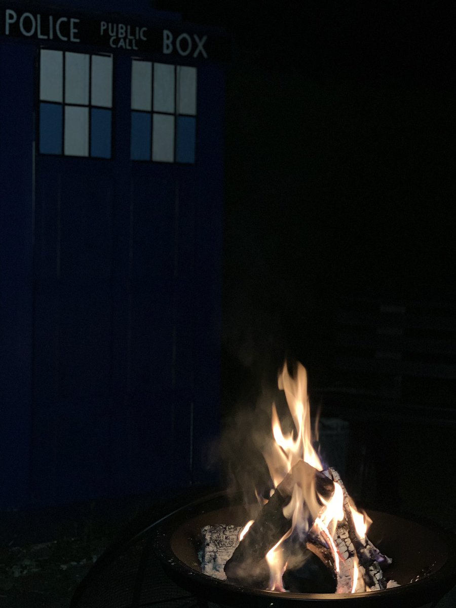 SlashGeri's tweet photo. #homeforwhovians https://t.co/XYmD2quPaR