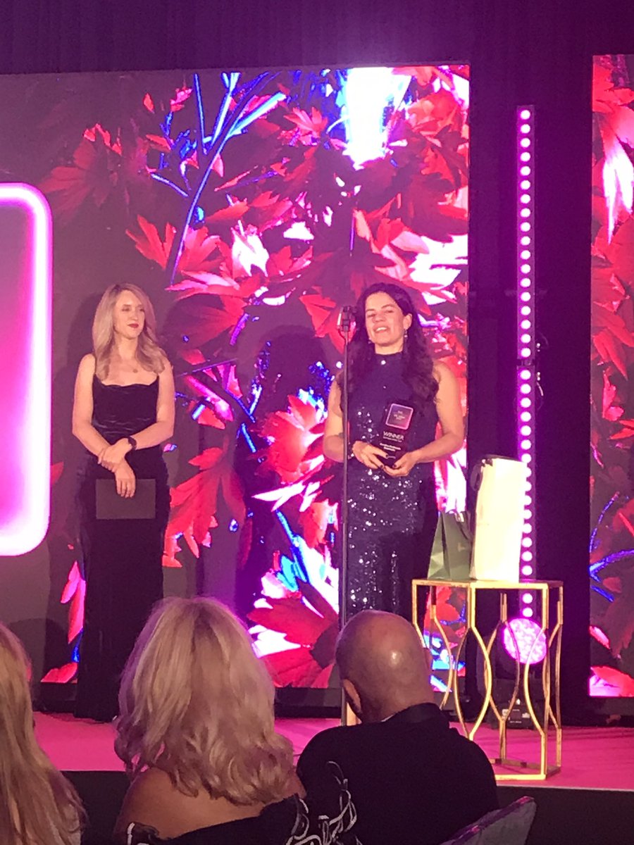 Many congratulations to former winner of the @SocImpactPrize Carolina Avellaneda from BubbleLife for winning Innovator of the Year at the #DynamicBusinessAwards this evening. Delighted for you!