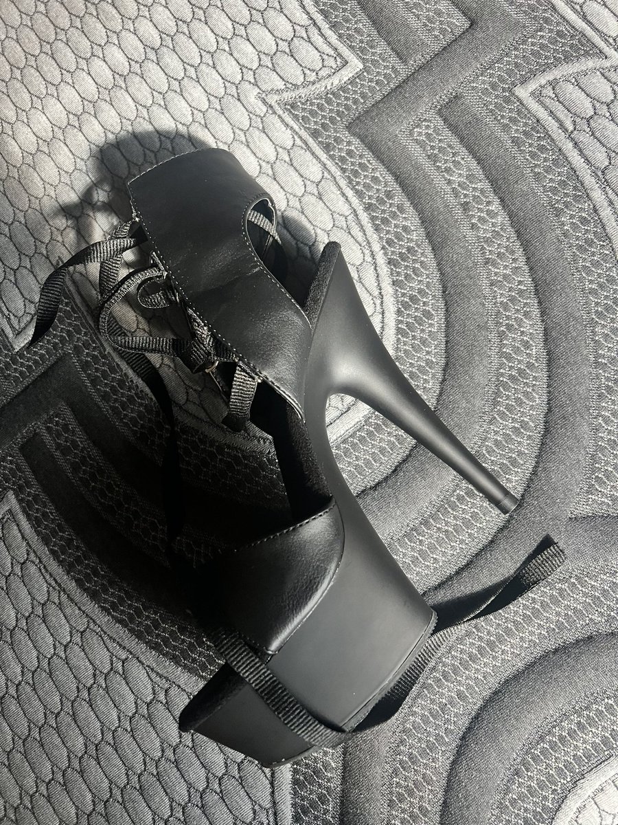 1cocodigits's tweet photo. Would you pay to see me in these???? https://t.co/Z1xMIcn88p